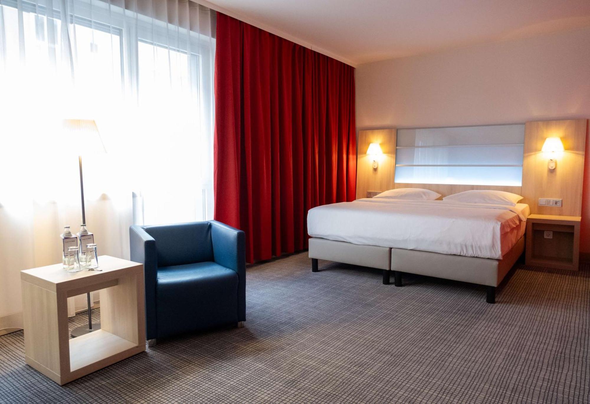 Park Inn By Radisson Линц Экстерьер фото
